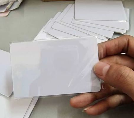 Permukaan persegi ≤1mm/m Kartu Plastik PVC HP Indigo Digital Printing dengan ketahanan dampak yang baik
