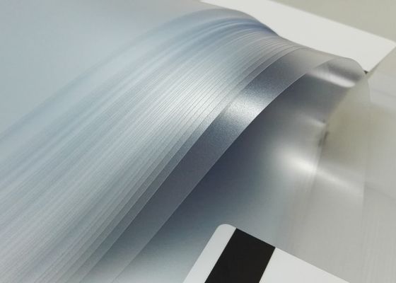 Film Pelapis PVC Tahan Gores dengan Offset Penurunan Lambat, Ketebalan 0,04-0,10mm untuk Laminasi Kartu