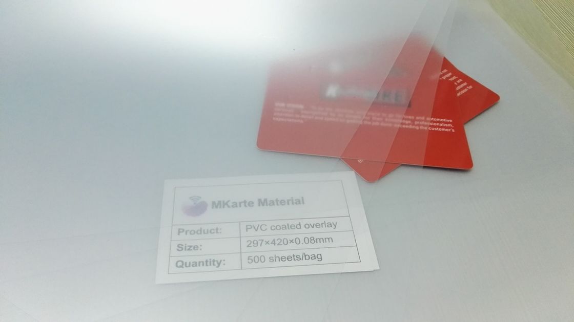 Permukaan berlapis PVC yang tahan lama dengan waktu penuaan 65C Temp. / 95% Kelembaban > 200 jam dan transparan setelah laminasi